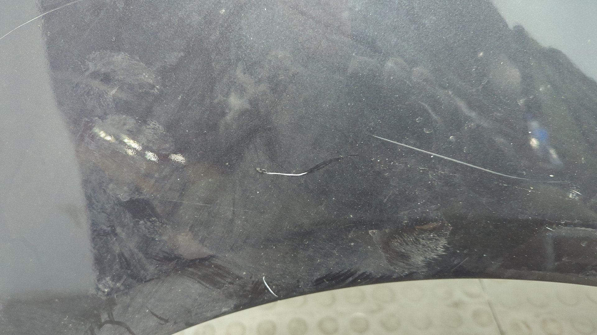 Крыло переднее правое