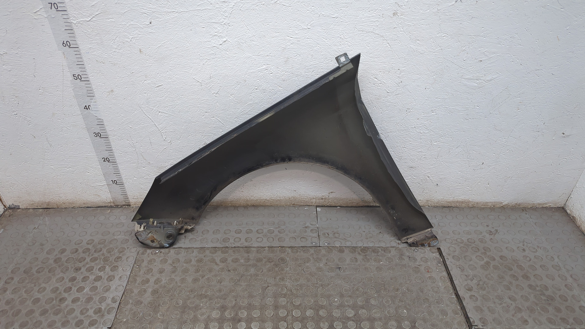 Крыло переднее правое