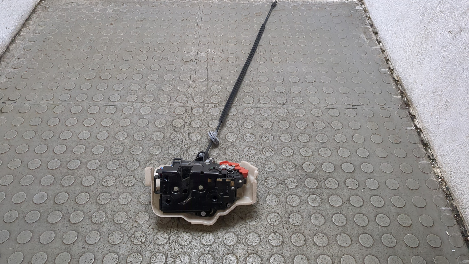 Замок двери задней правой