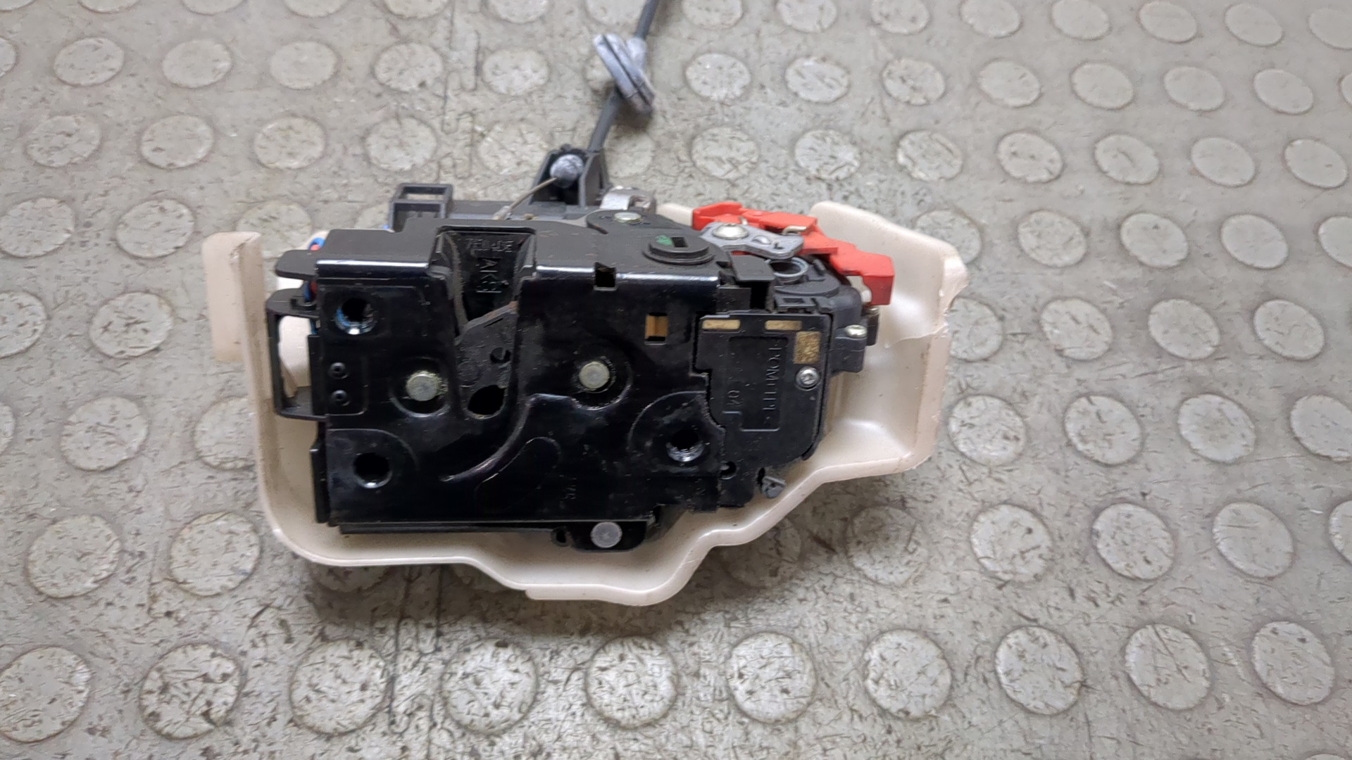 Замок двери задней правой