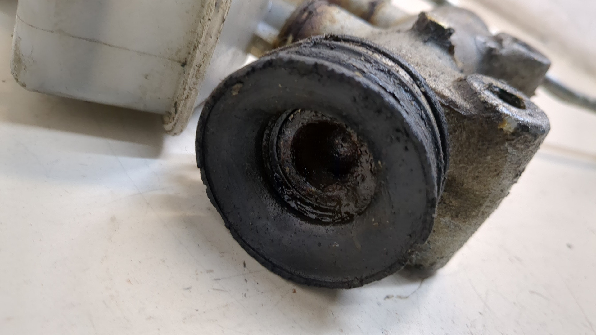 Цилиндр сцепления главный