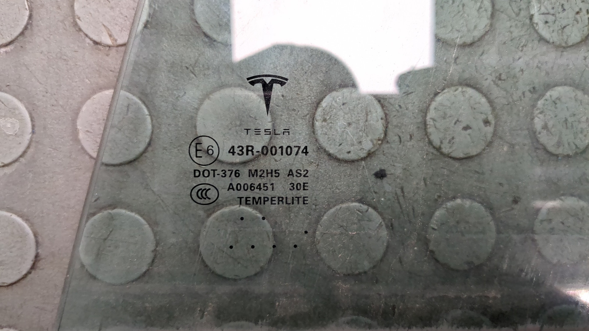 Стекло двери задней левой