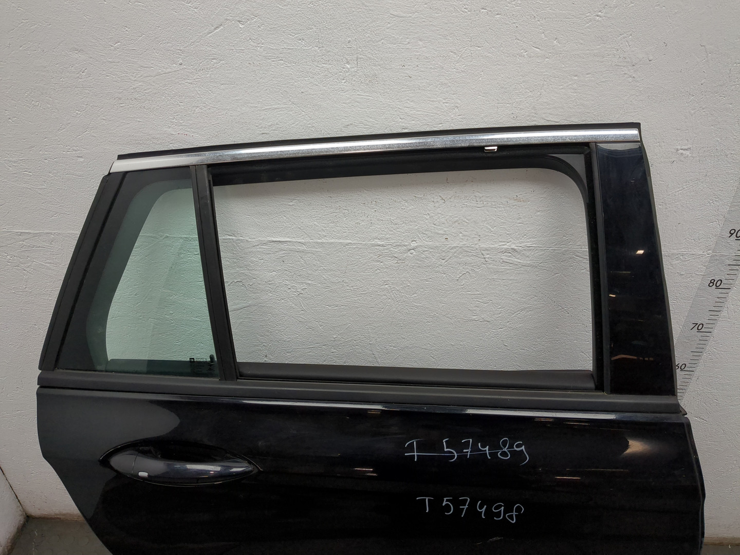 Дверь задняя правая