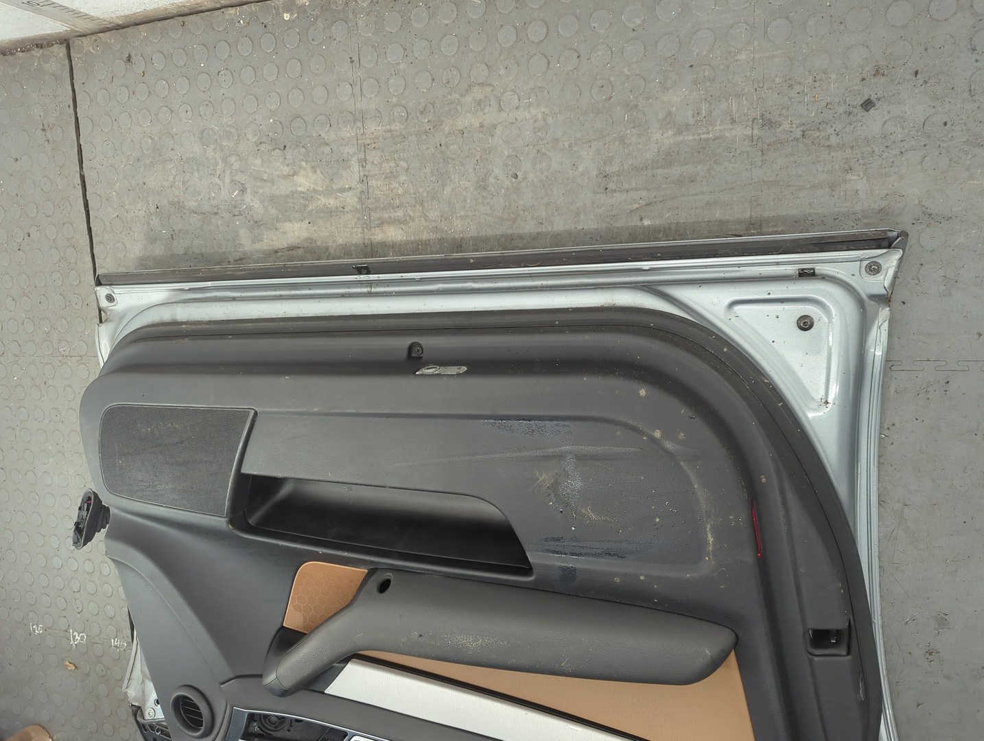 Дверь передняя левая