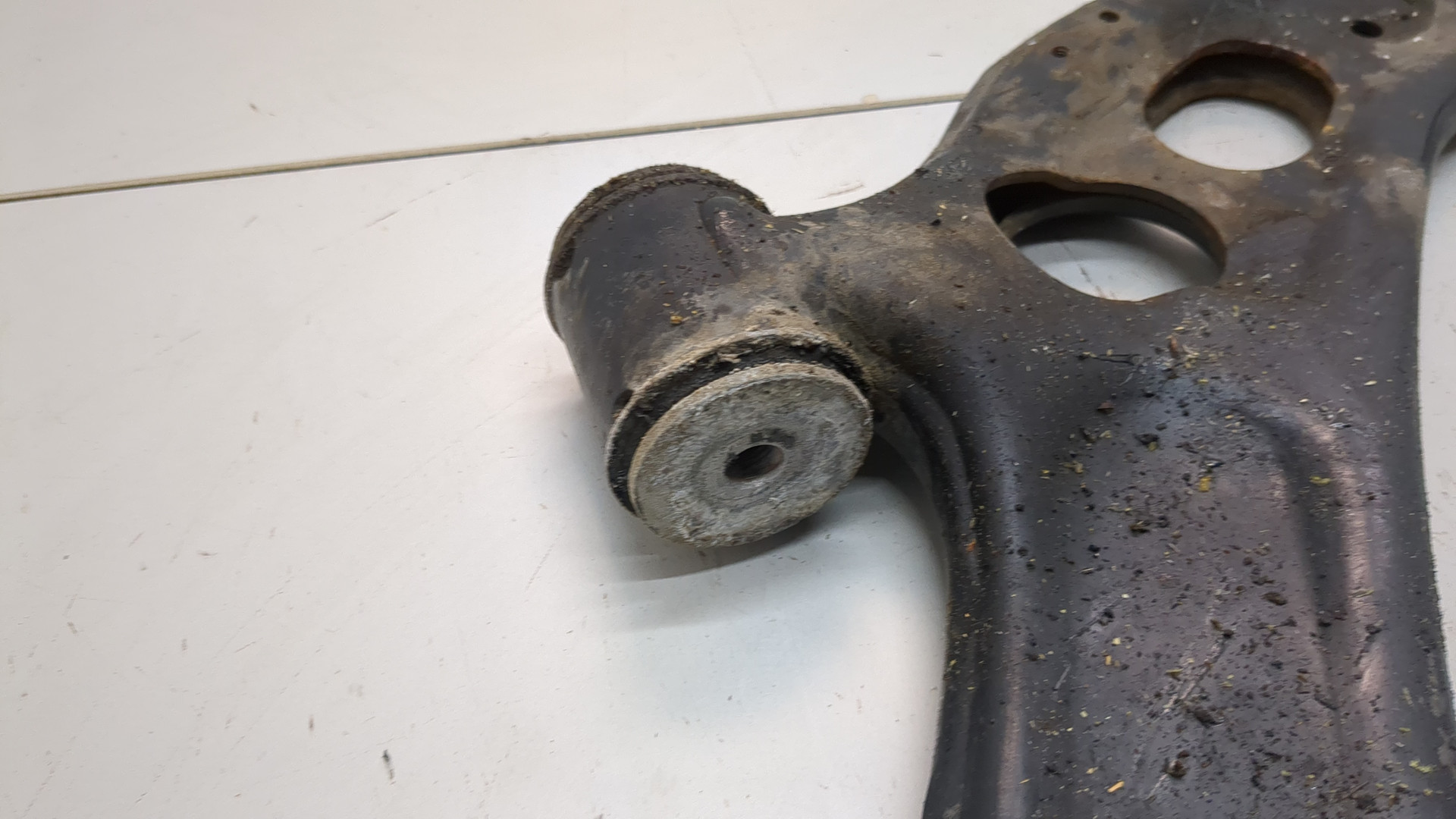 Рычаг передний правый