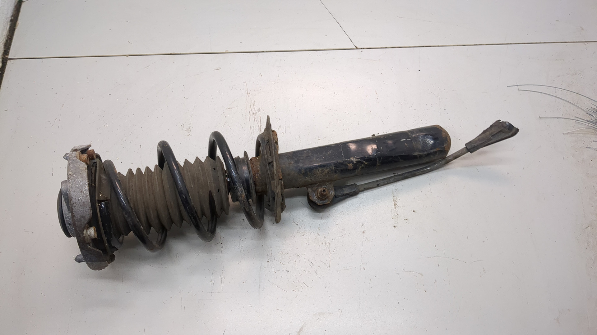 Амортизатор передний правый