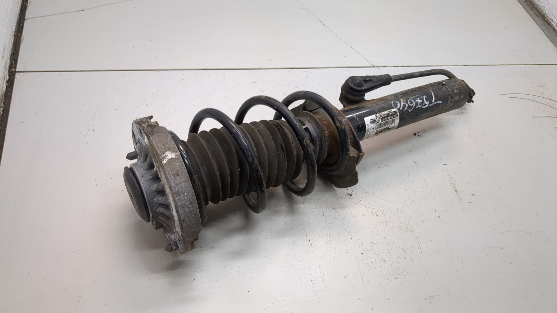 Амортизатор передний правый