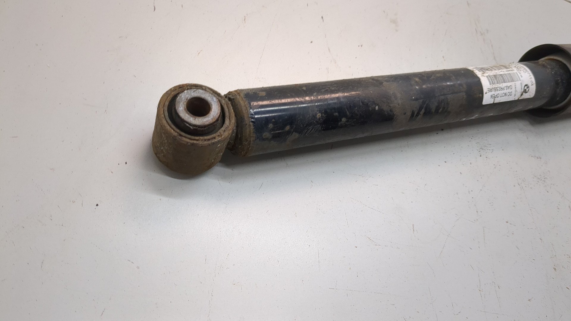 Амортизатор задний (стойка)