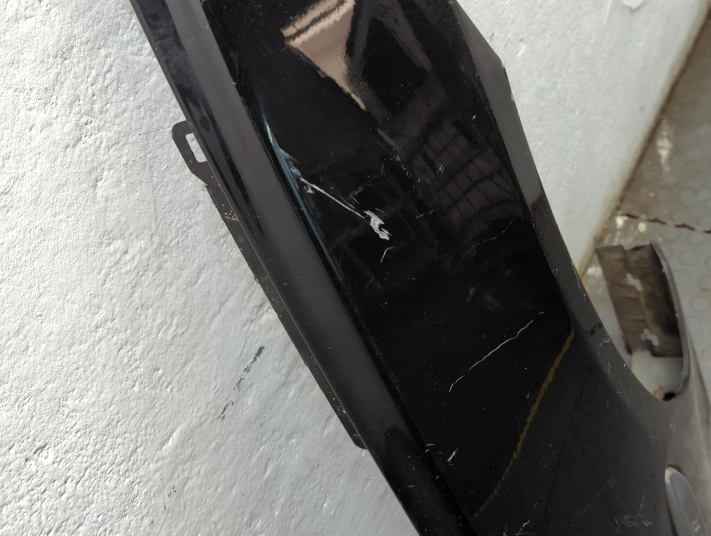 Крыло переднее правое