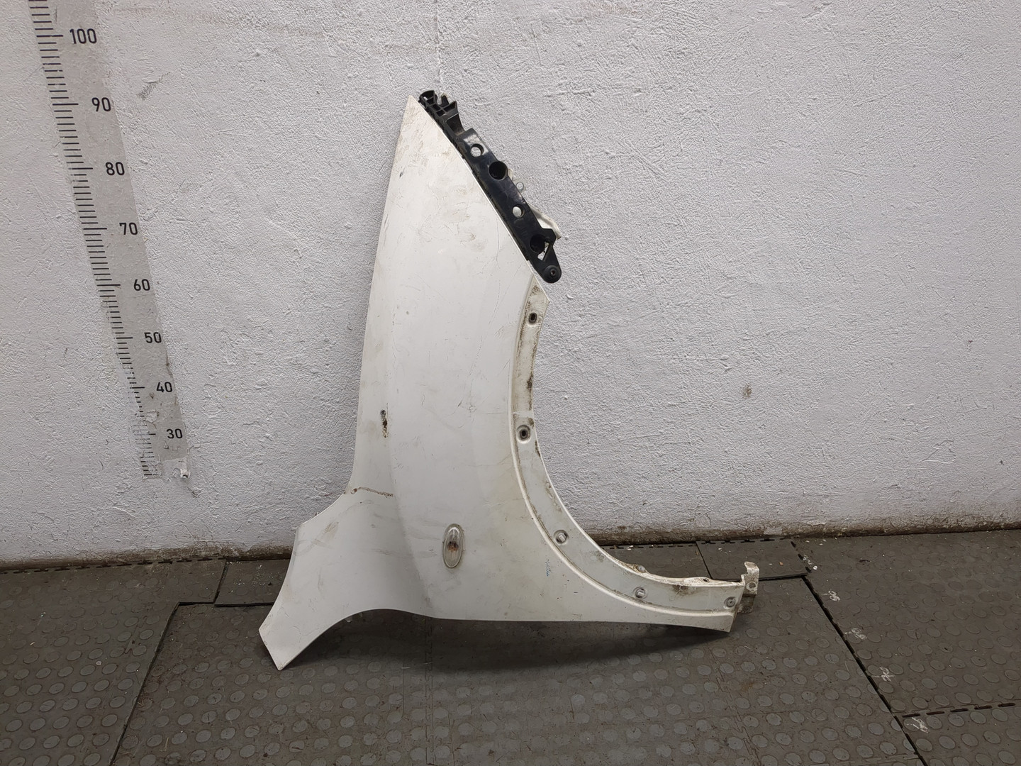 Крыло переднее правое