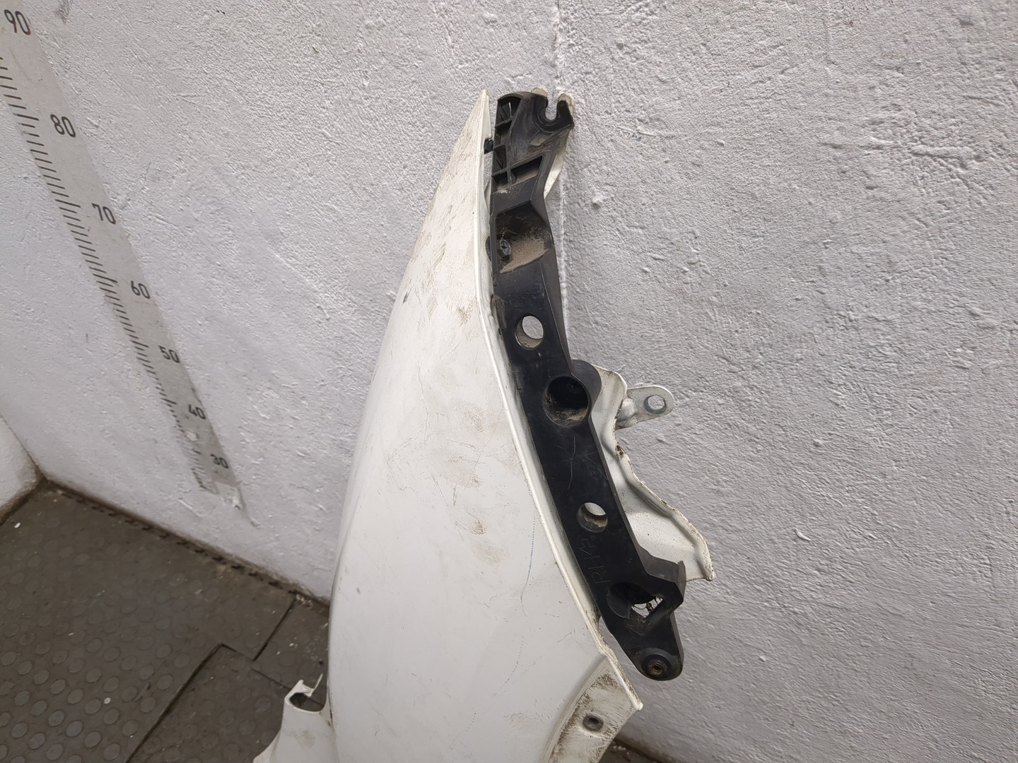 Крыло переднее правое