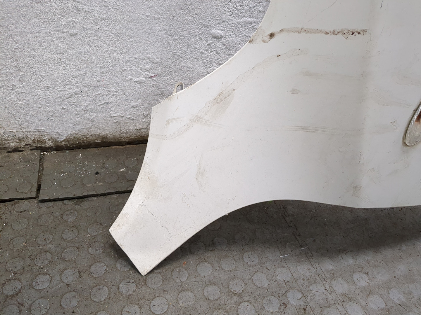 Крыло переднее правое