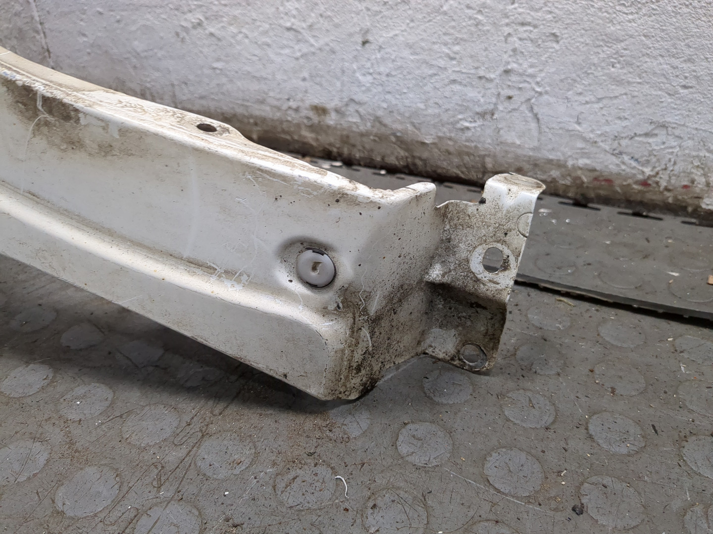 Крыло переднее правое