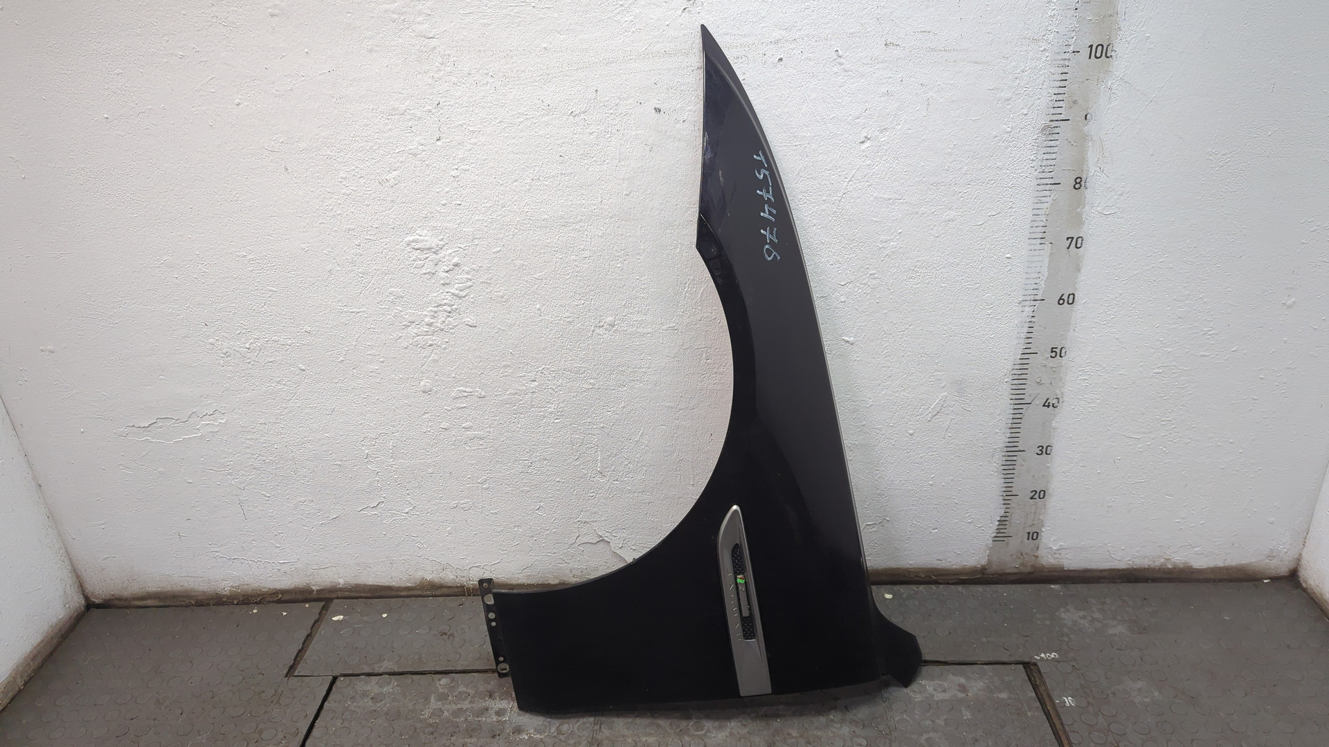 Крыло переднее левое