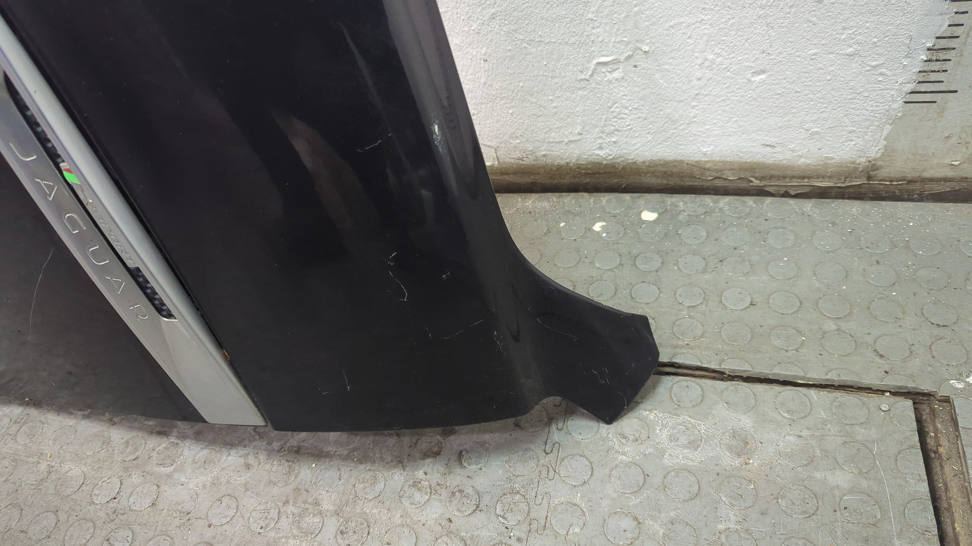 Крыло переднее левое