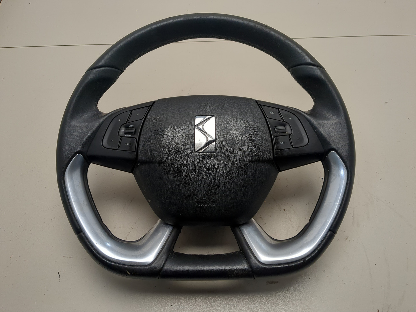 Рулевое колесо (руль)