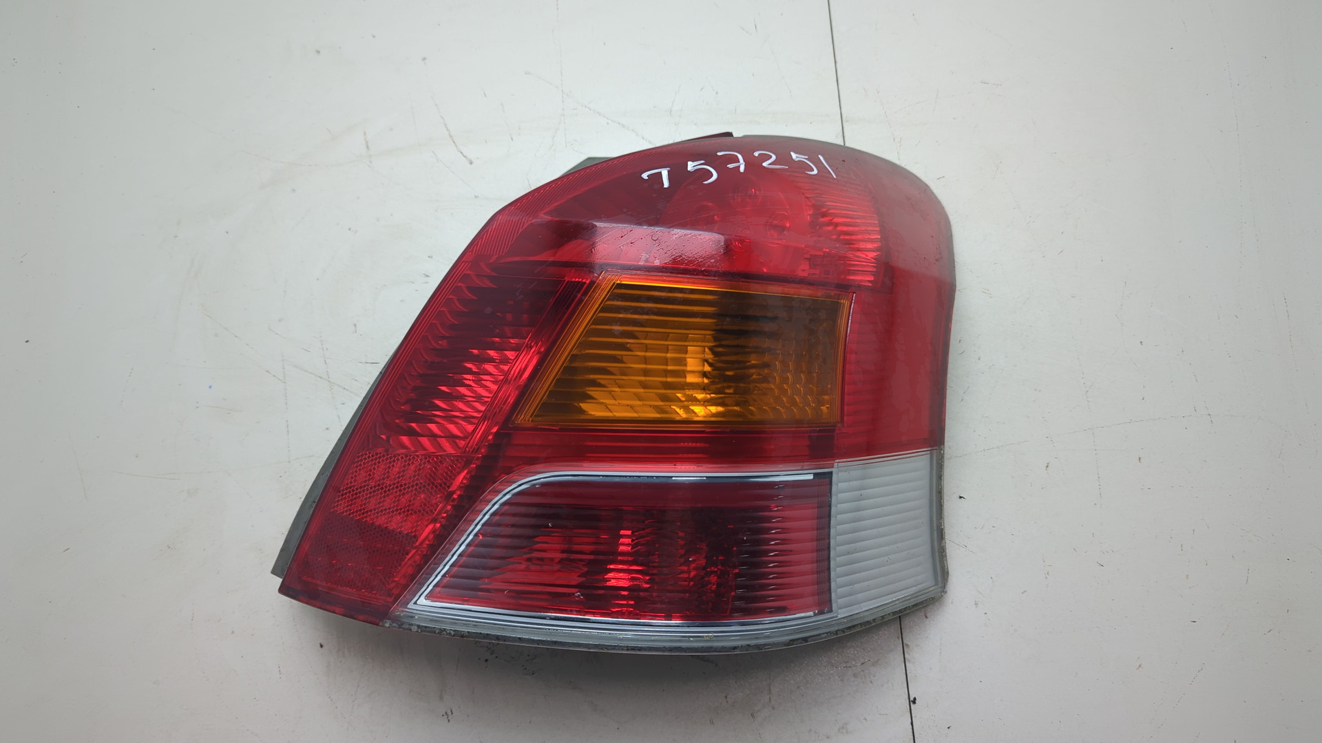 Фонарь задний правый
