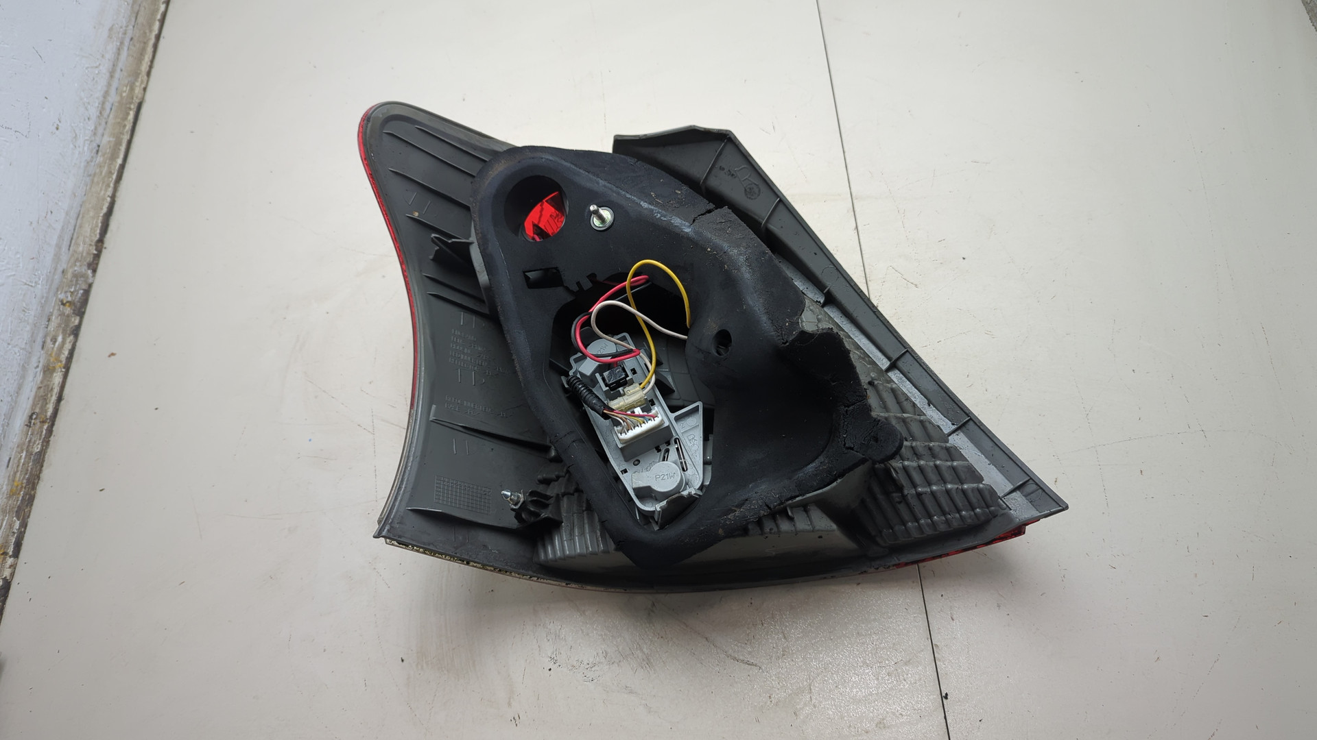 Фонарь задний правый