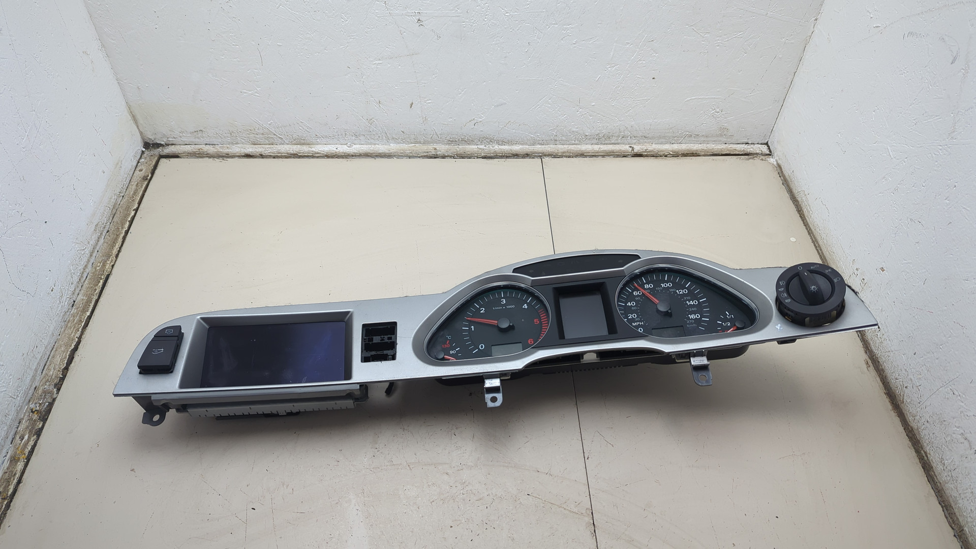 Панель приборов