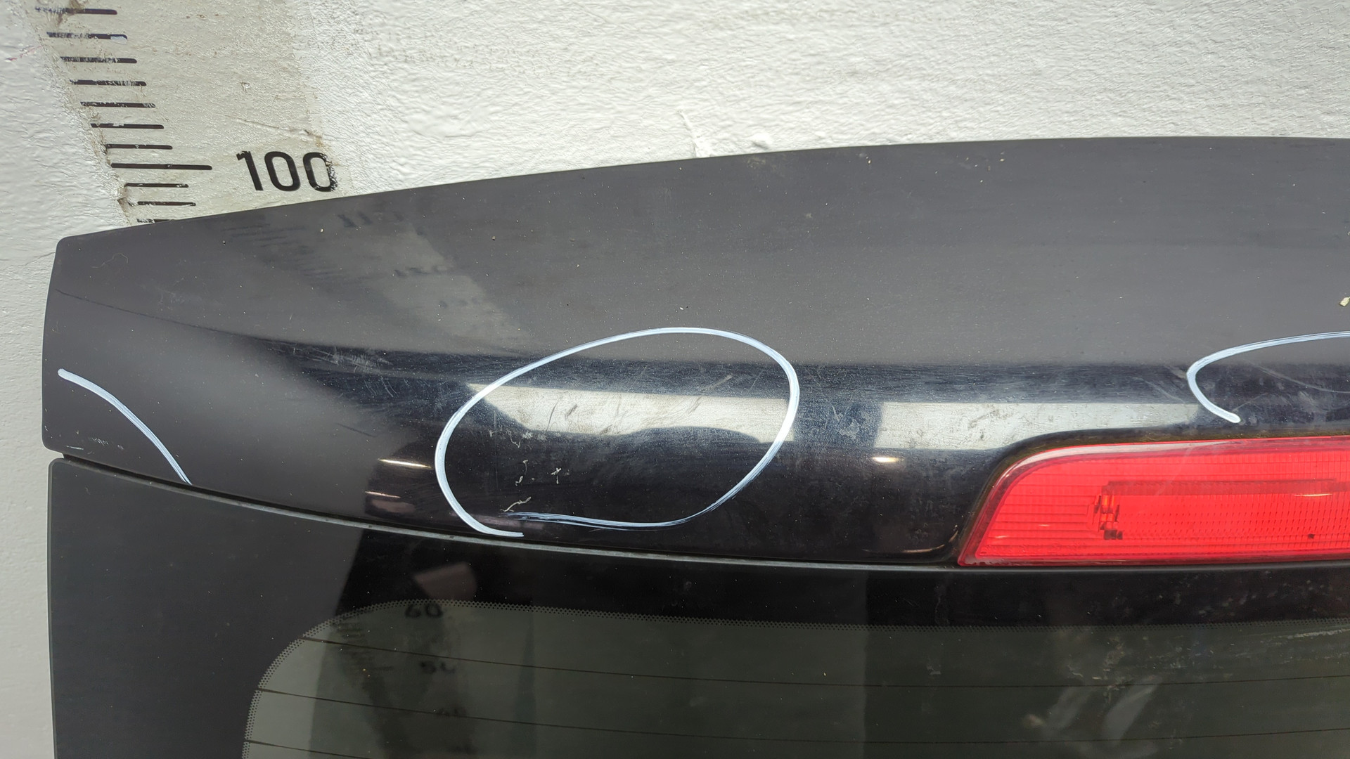 Дверь багажника