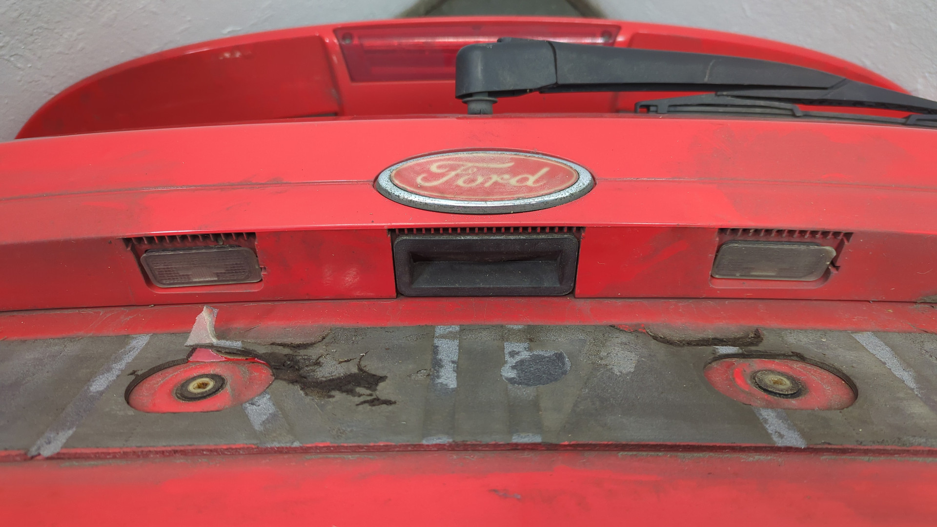 Дверь багажника