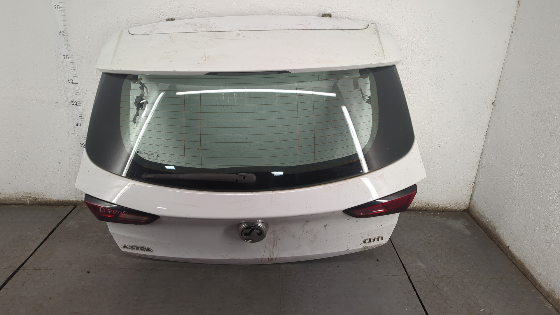 Дверь багажника