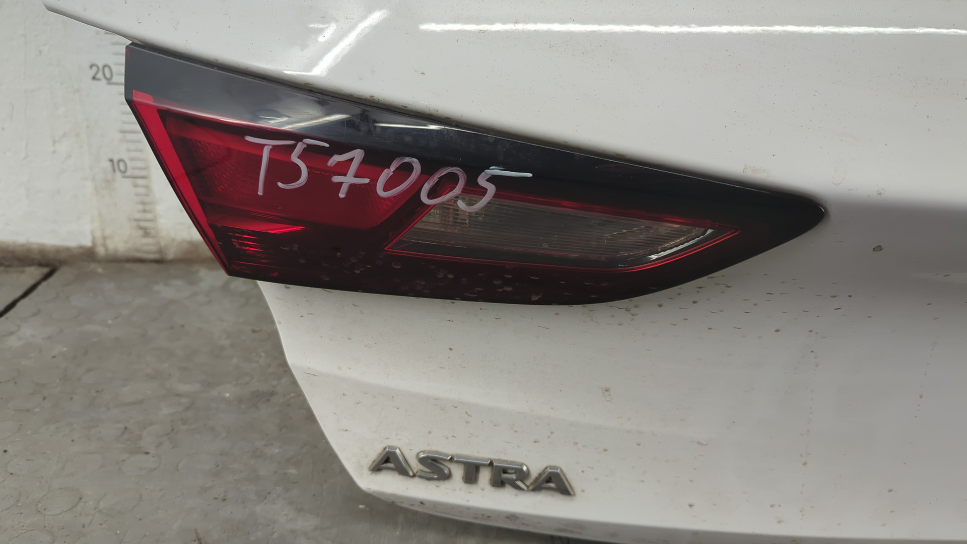 Дверь багажника