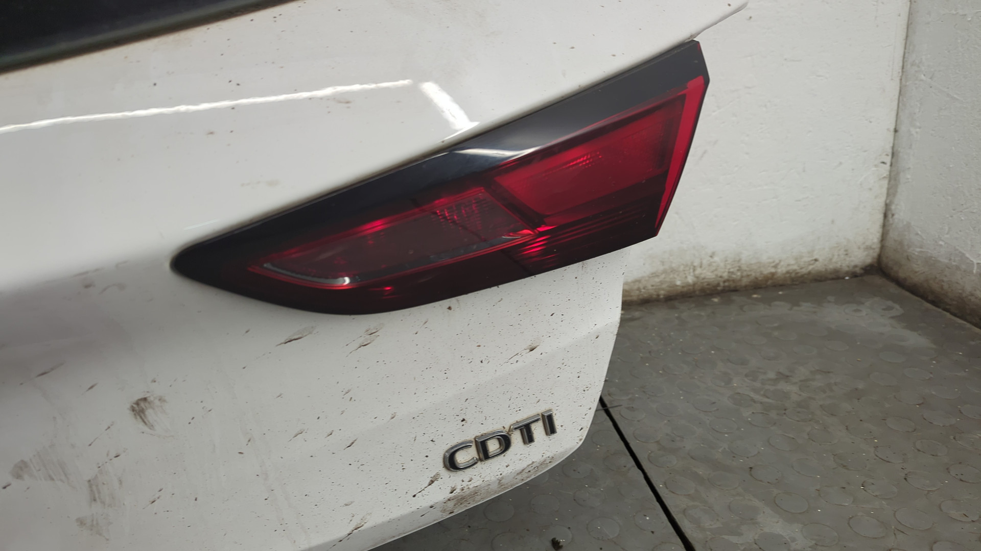 Дверь багажника