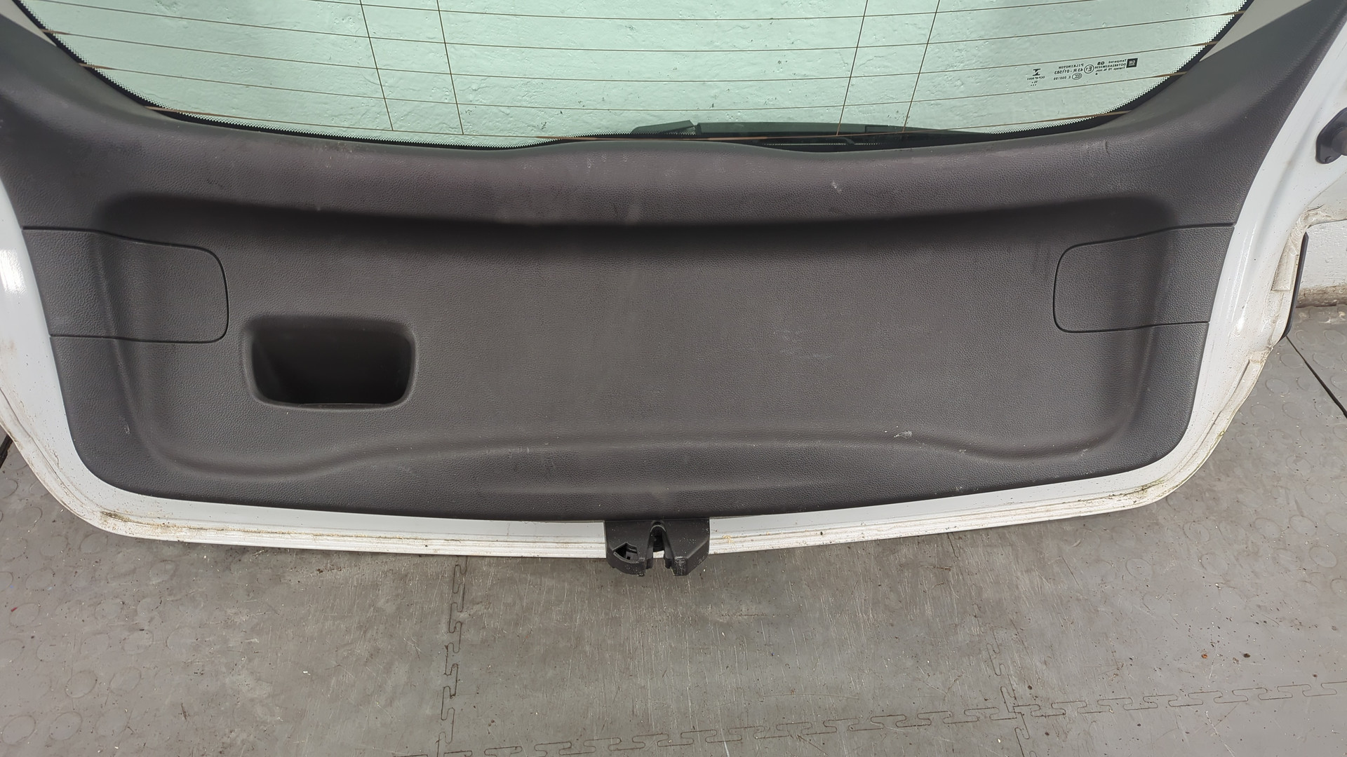 Дверь багажника