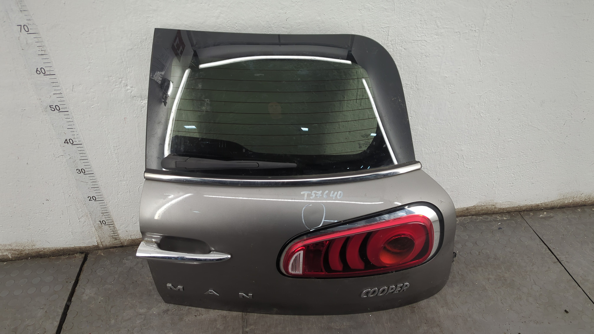 Дверь багажника