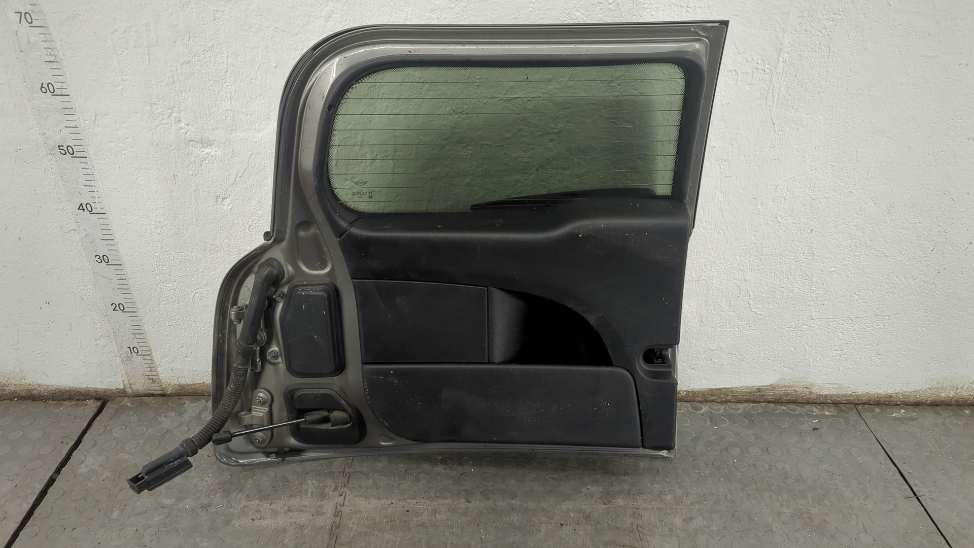 Дверь багажника