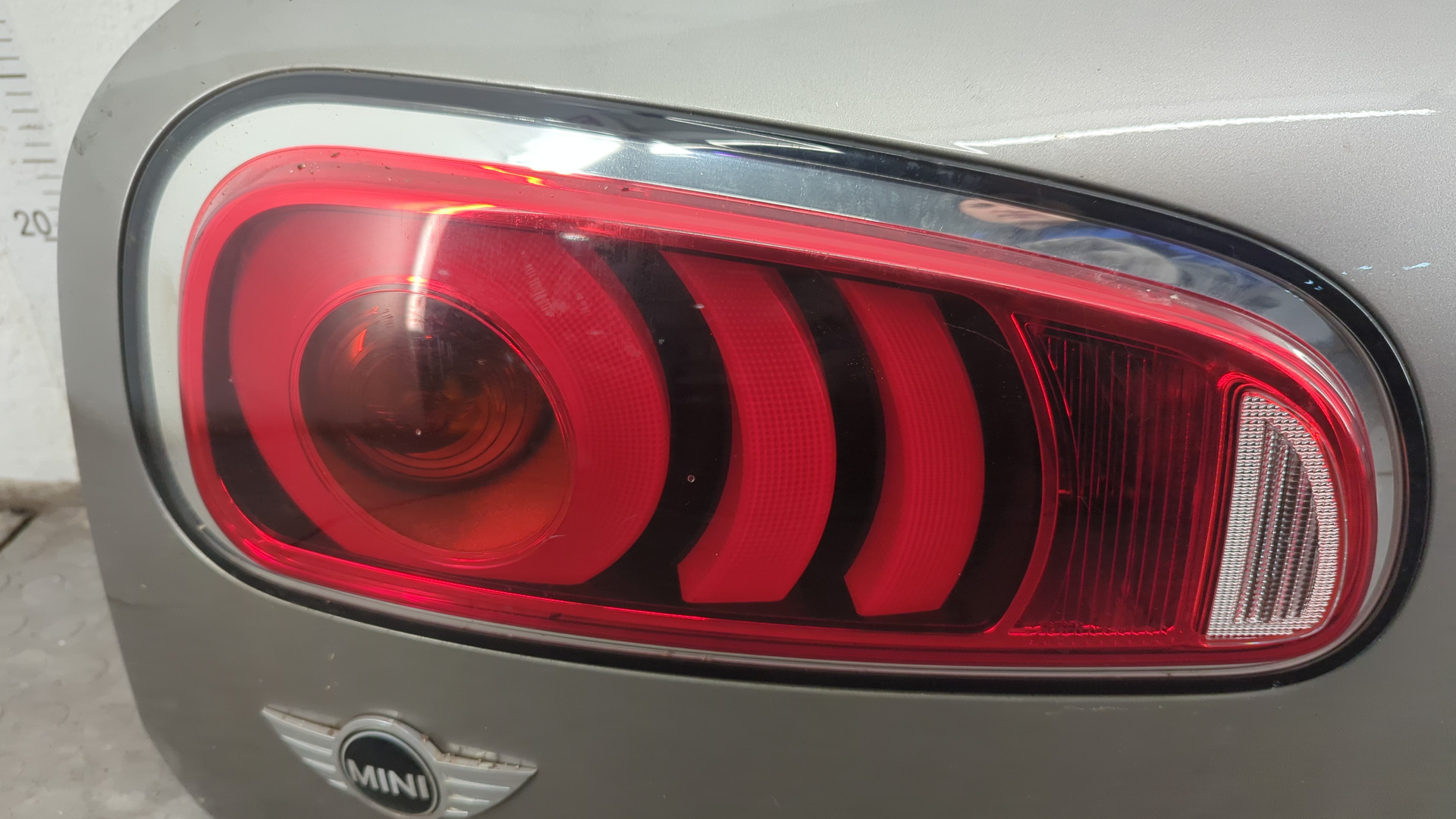 Дверь багажника