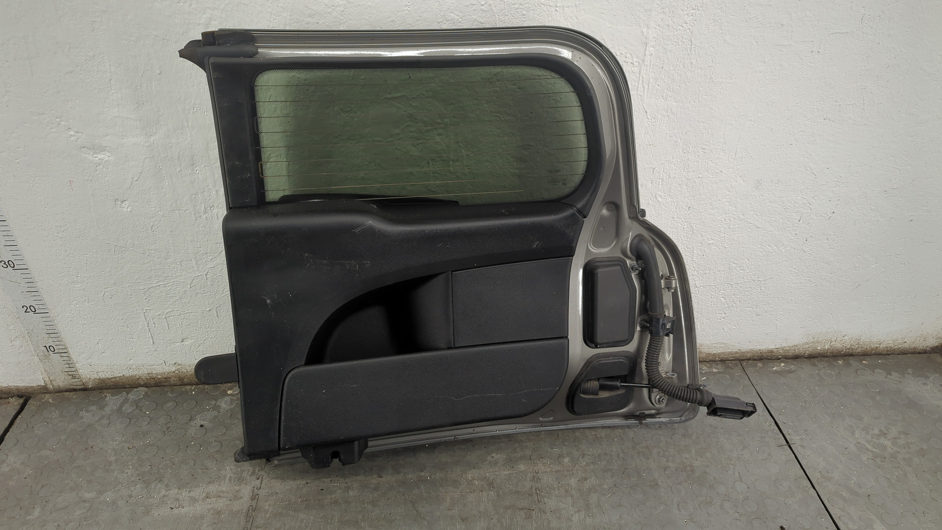 Дверь багажника