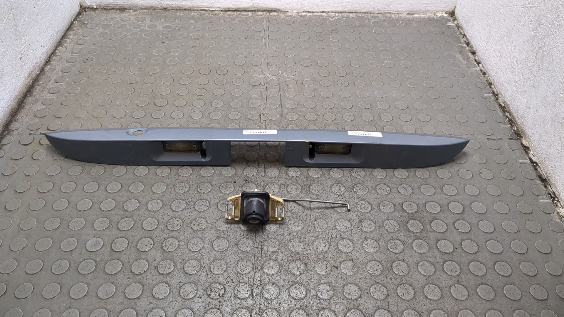 Фонарь подсветки номера