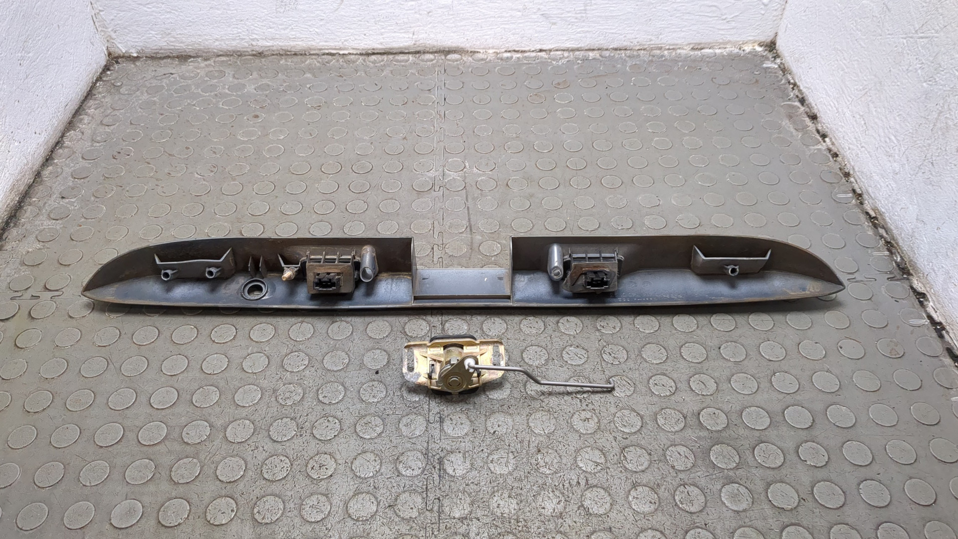 Фонарь подсветки номера