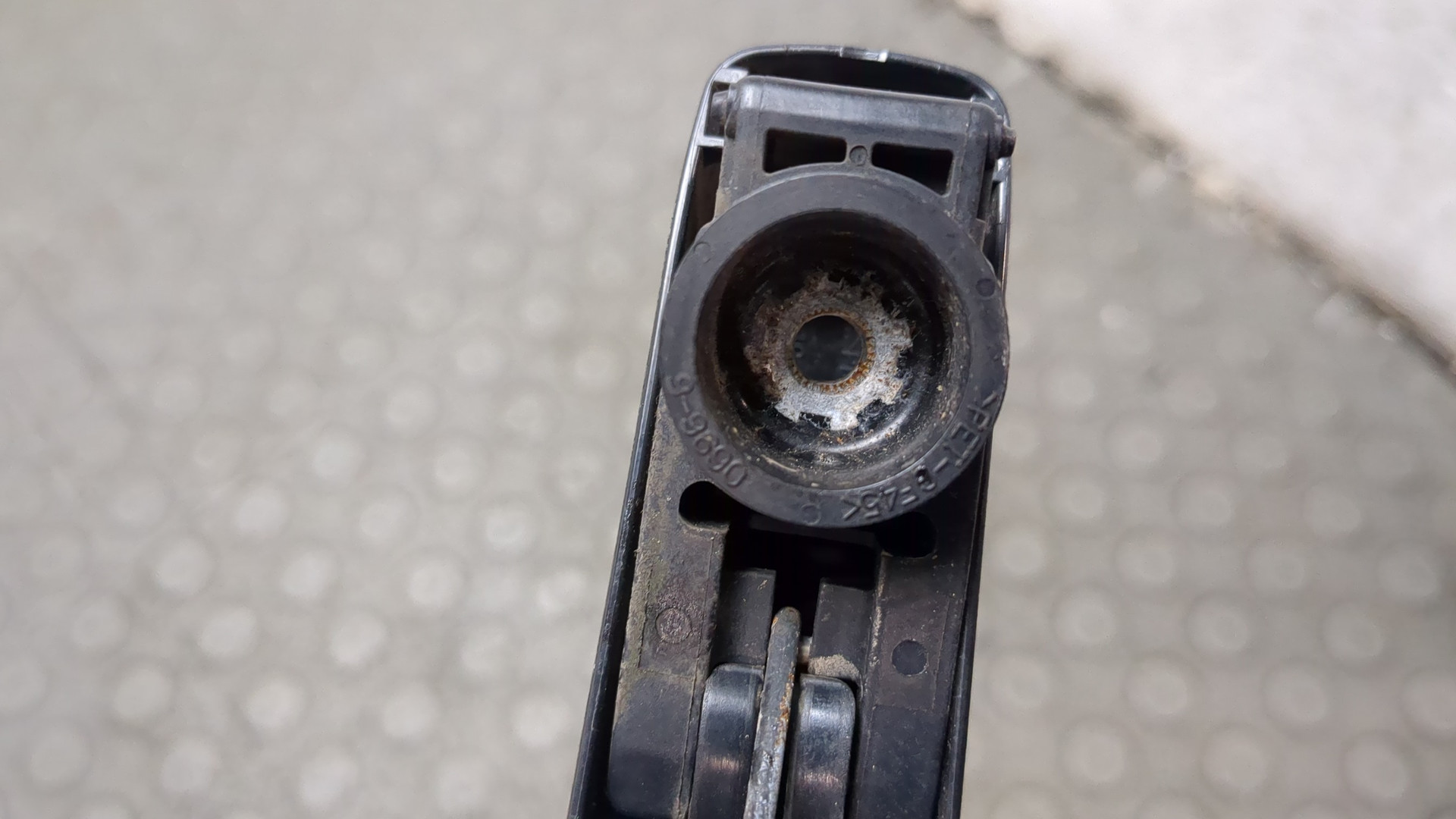 Поводок стеклоочистителя заднего