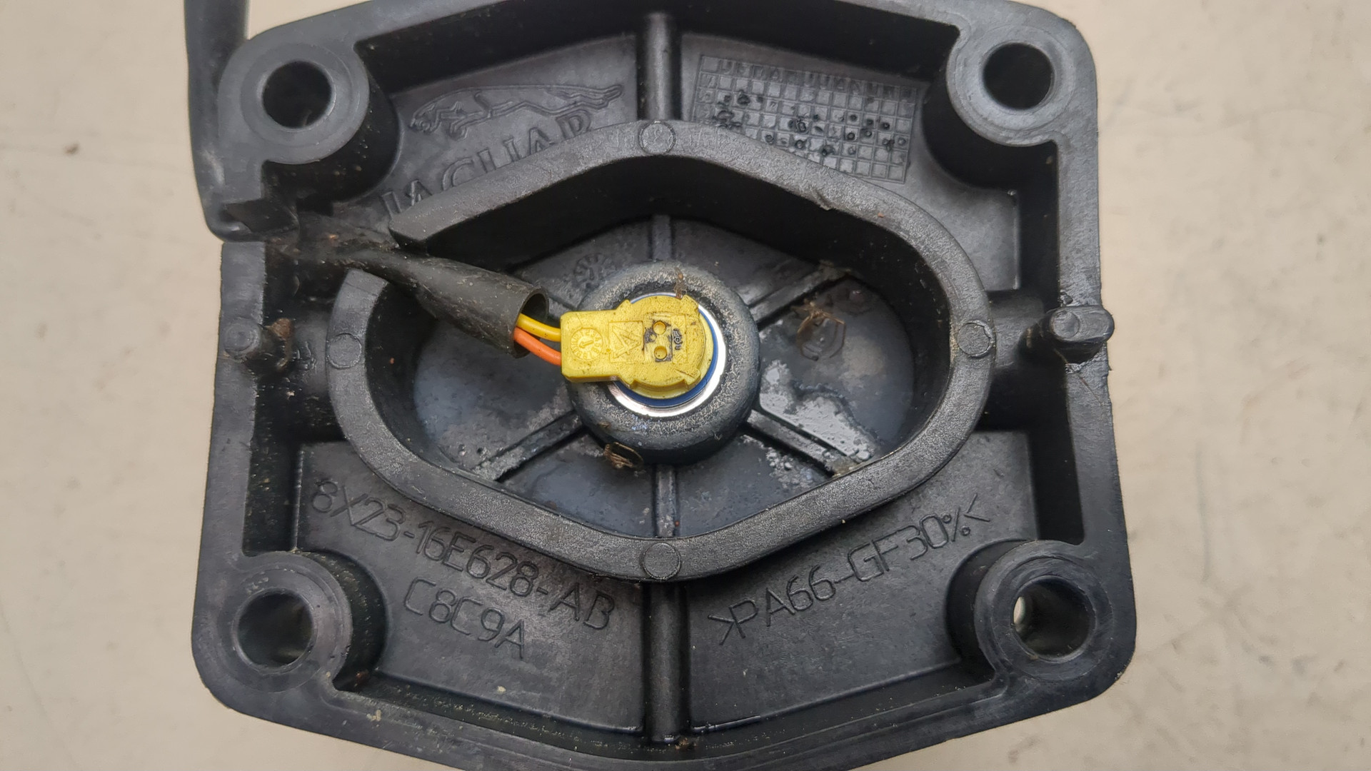 Подушка безопасности пассажирская (в торпедо)