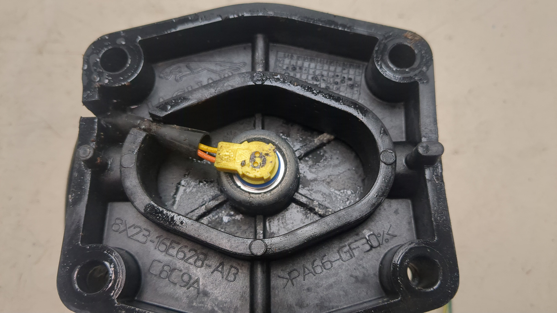 Подушка безопасности пассажирская (в торпедо)