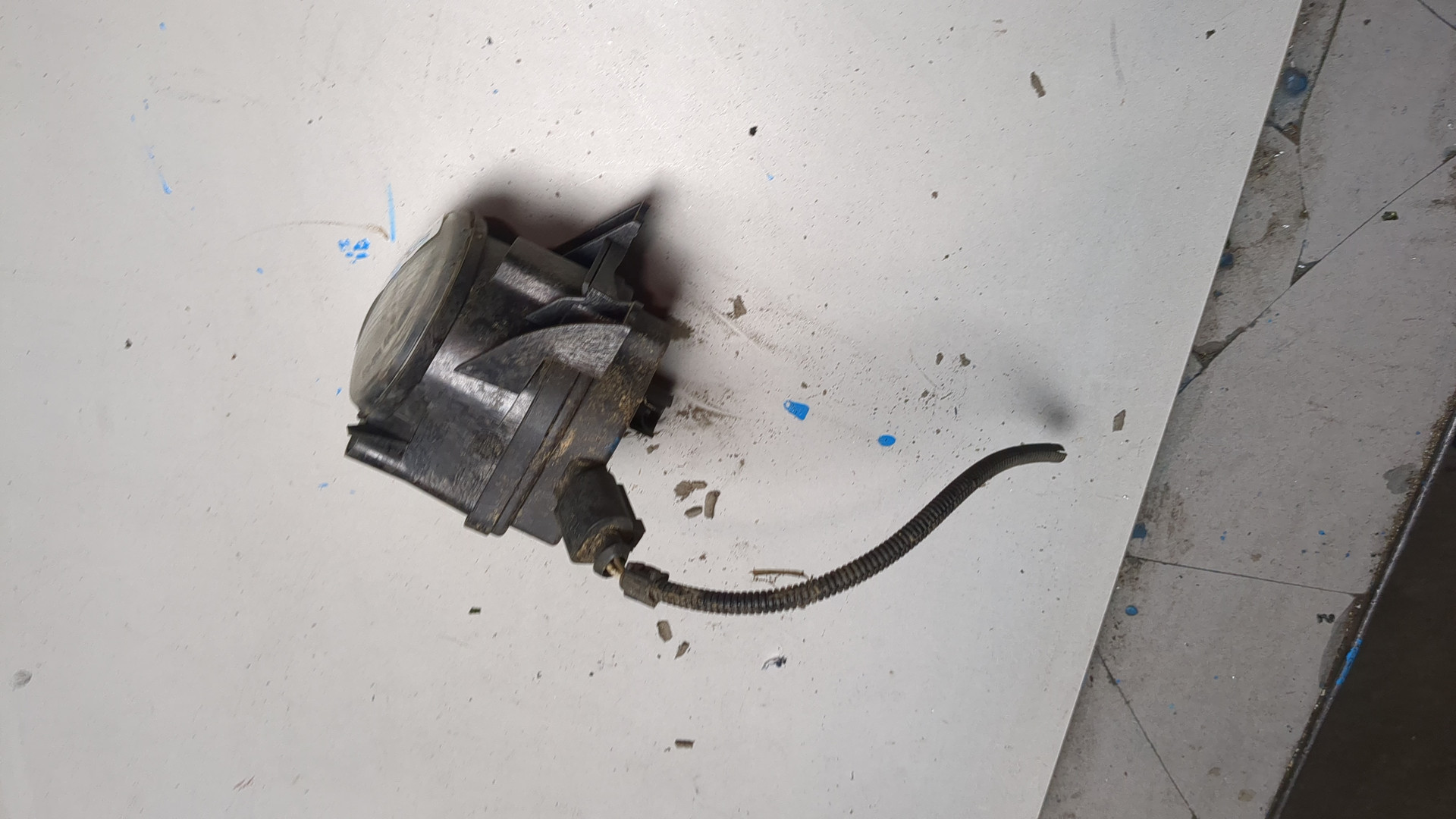 Фара противотуманная левая