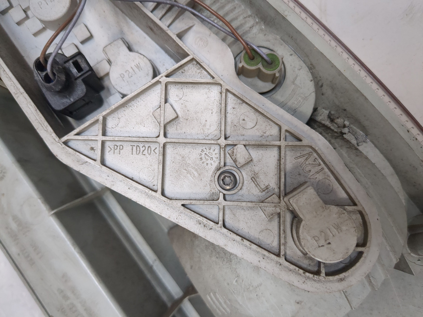 Фонарь задний левый