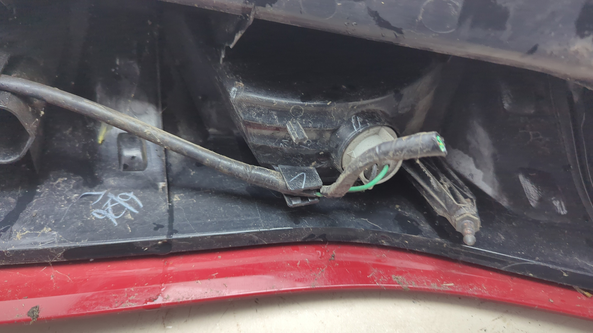 Фонарь задний левый