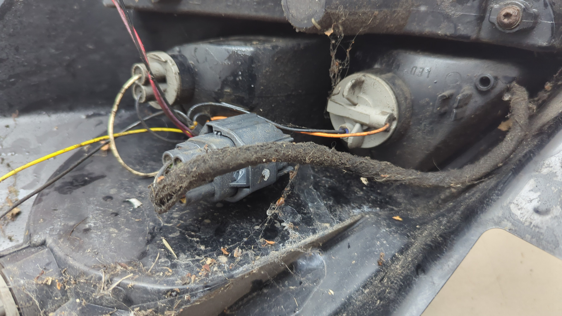 Фонарь задний левый