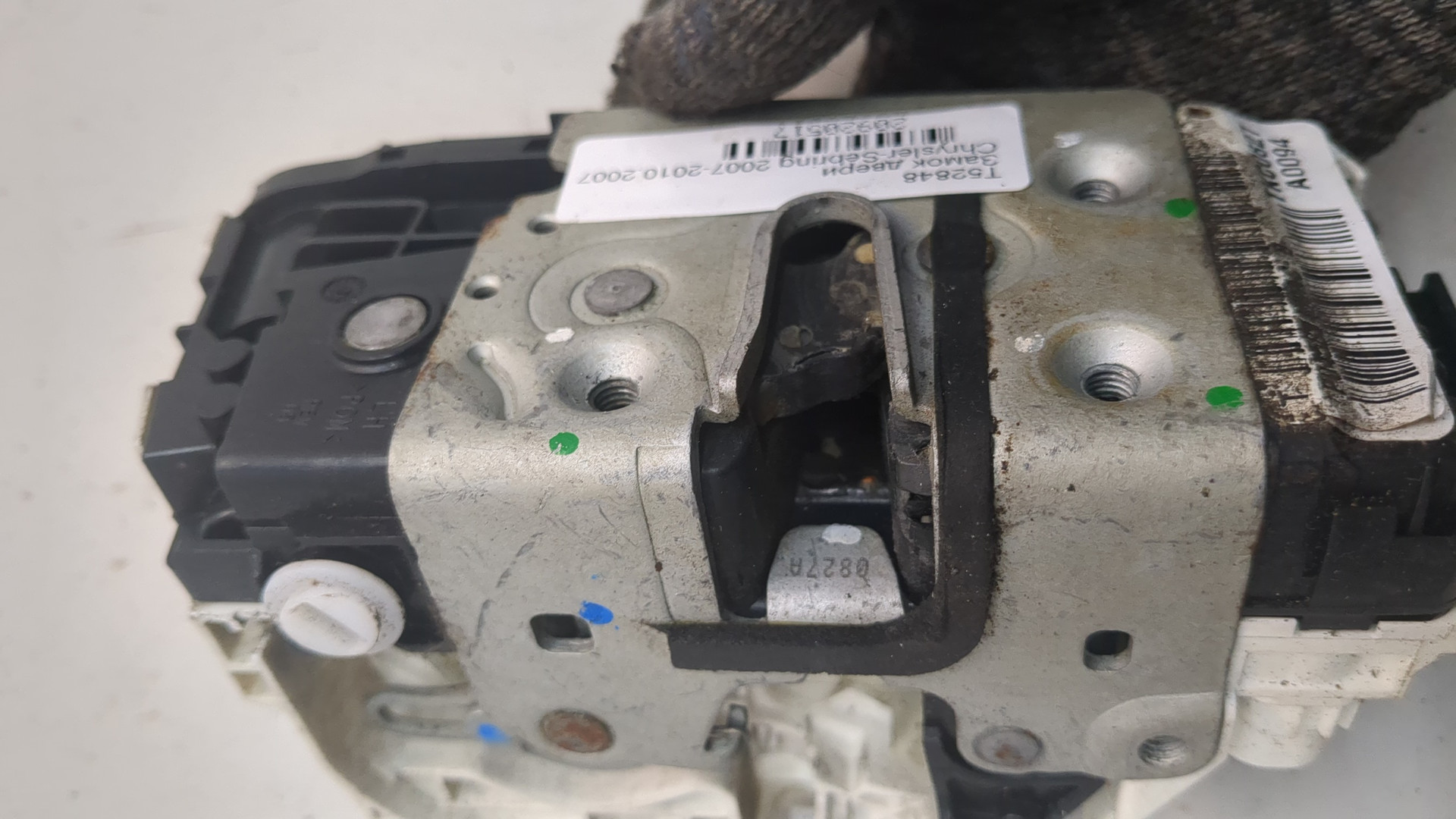 Замок двери задней левой