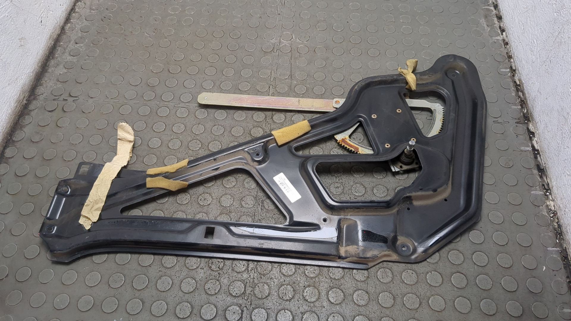 Стеклоподъемник механ. передний правый