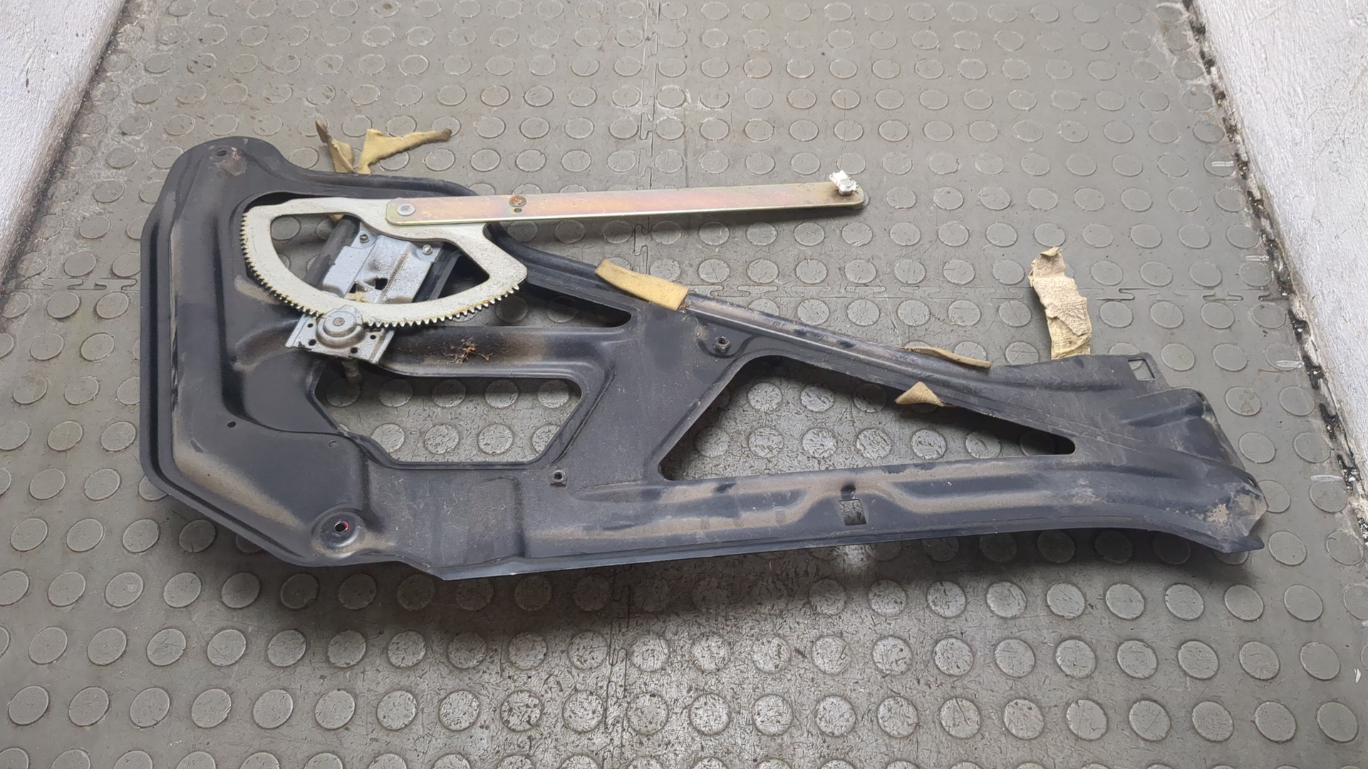 Стеклоподъемник механ. передний правый