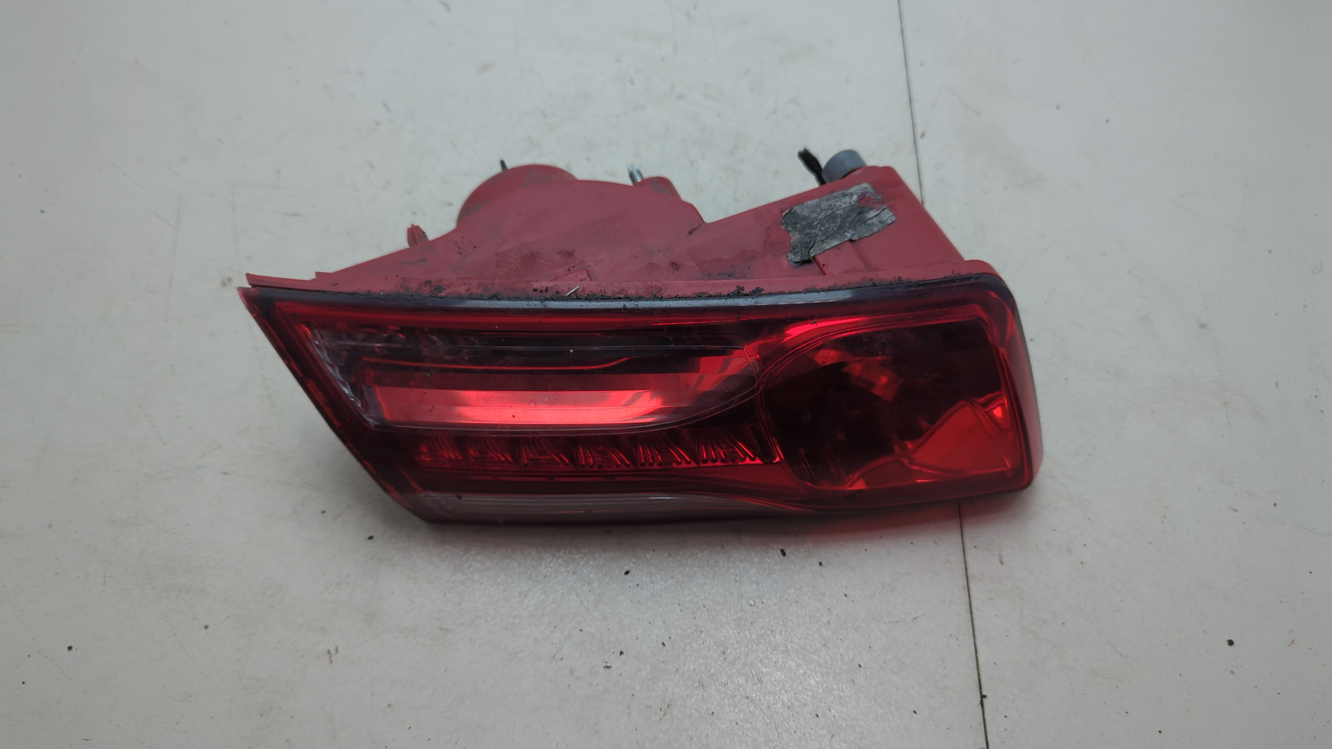 Фонарь задний внутренний левый