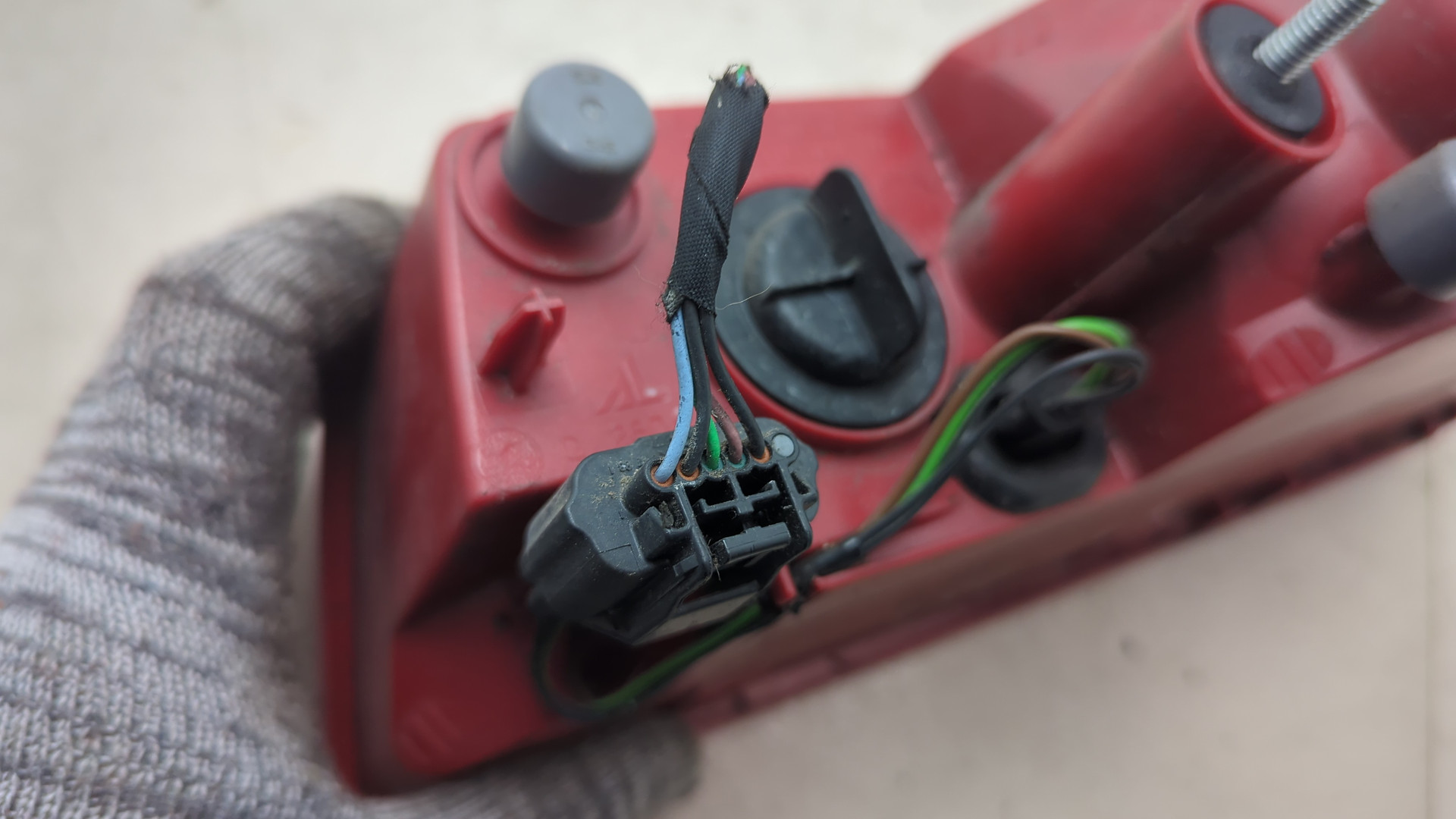 Фонарь задний внутренний левый