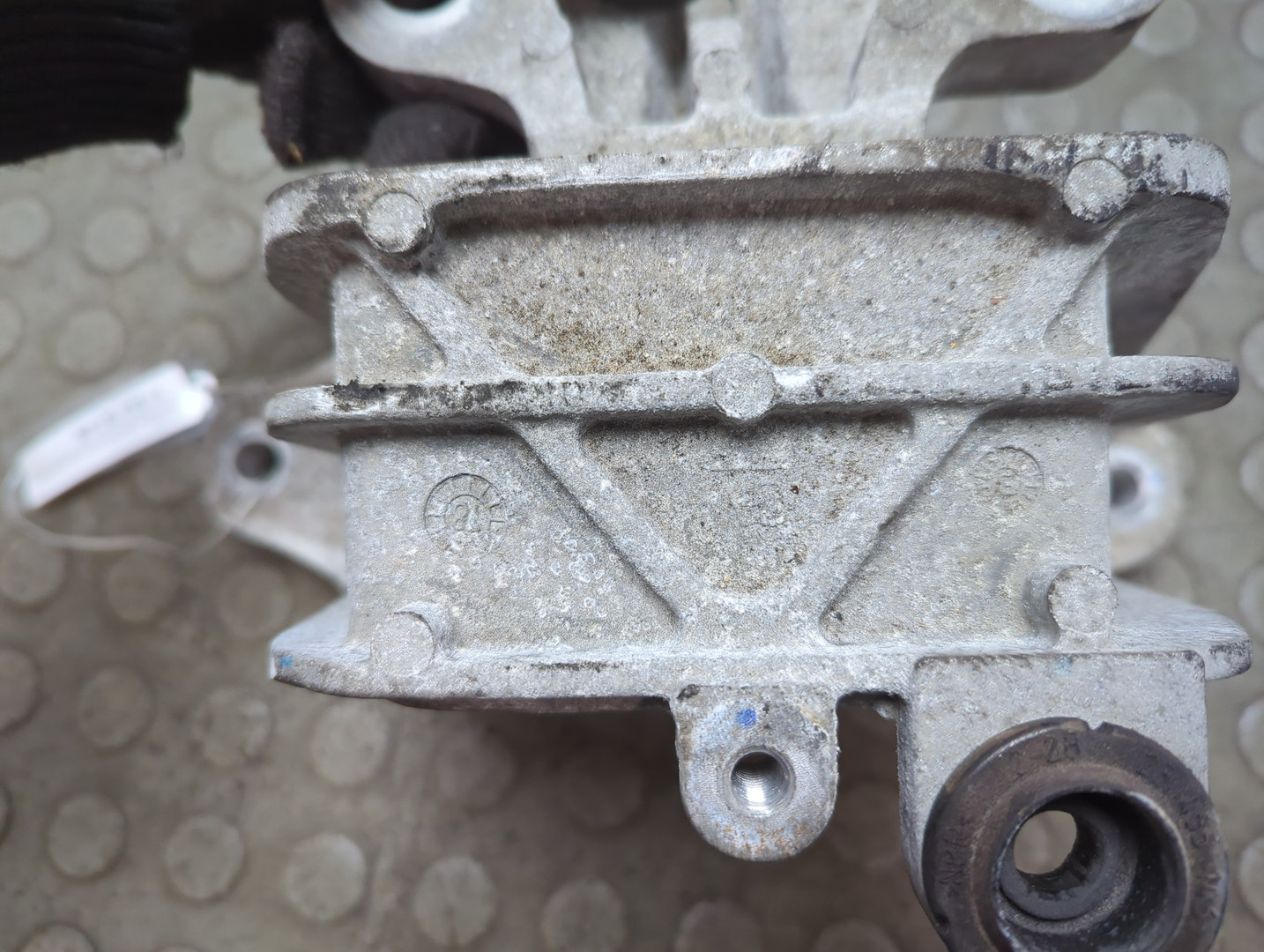 Опора двигателя