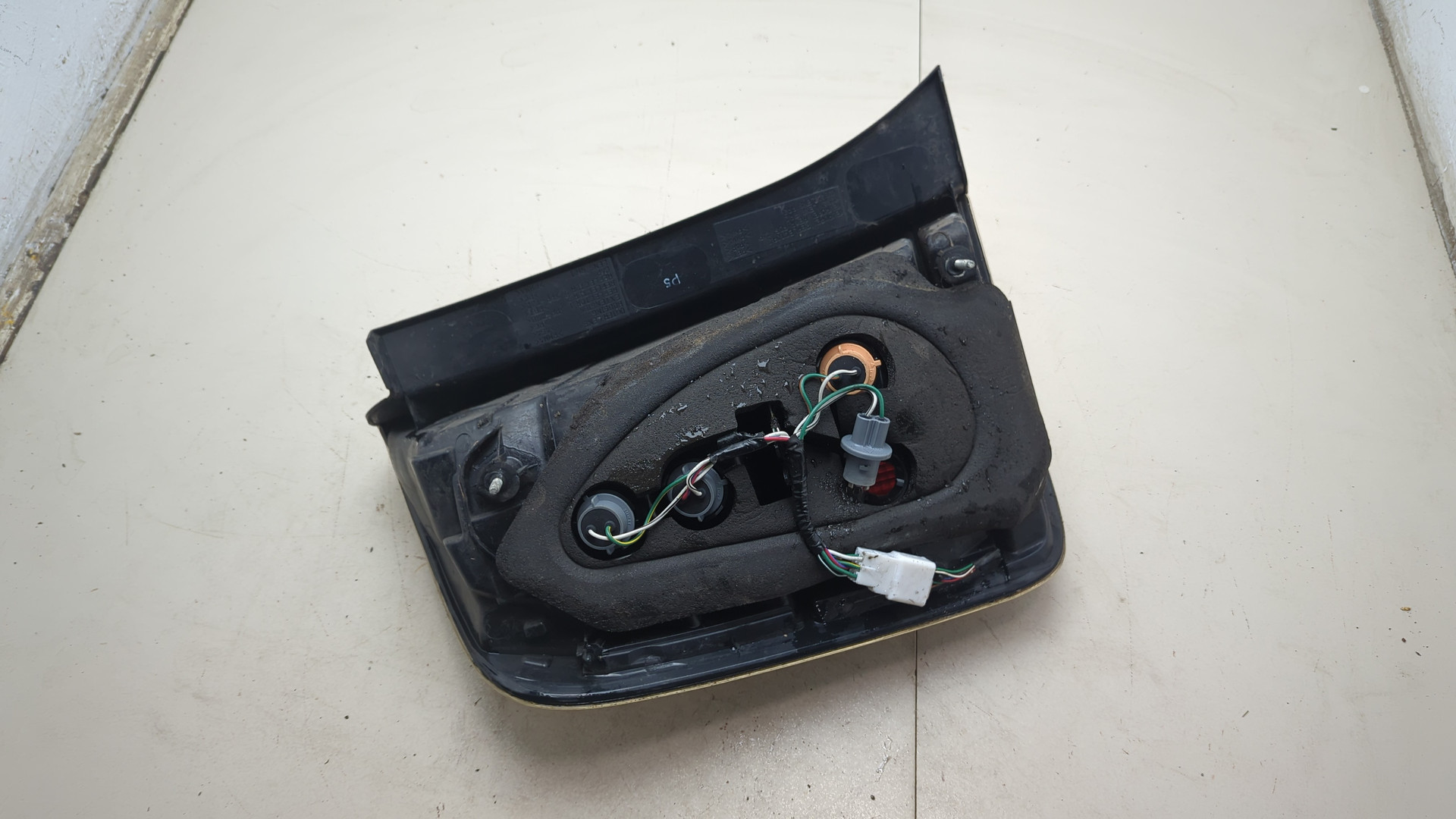 Фонарь задний правый