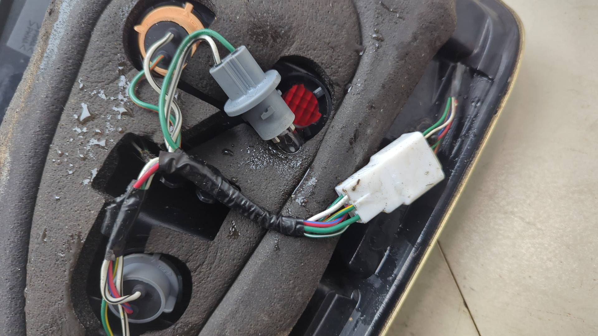 Фонарь задний правый